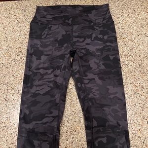 Hawthorn Athletics Women’s Camo Leggings XL New without tags.